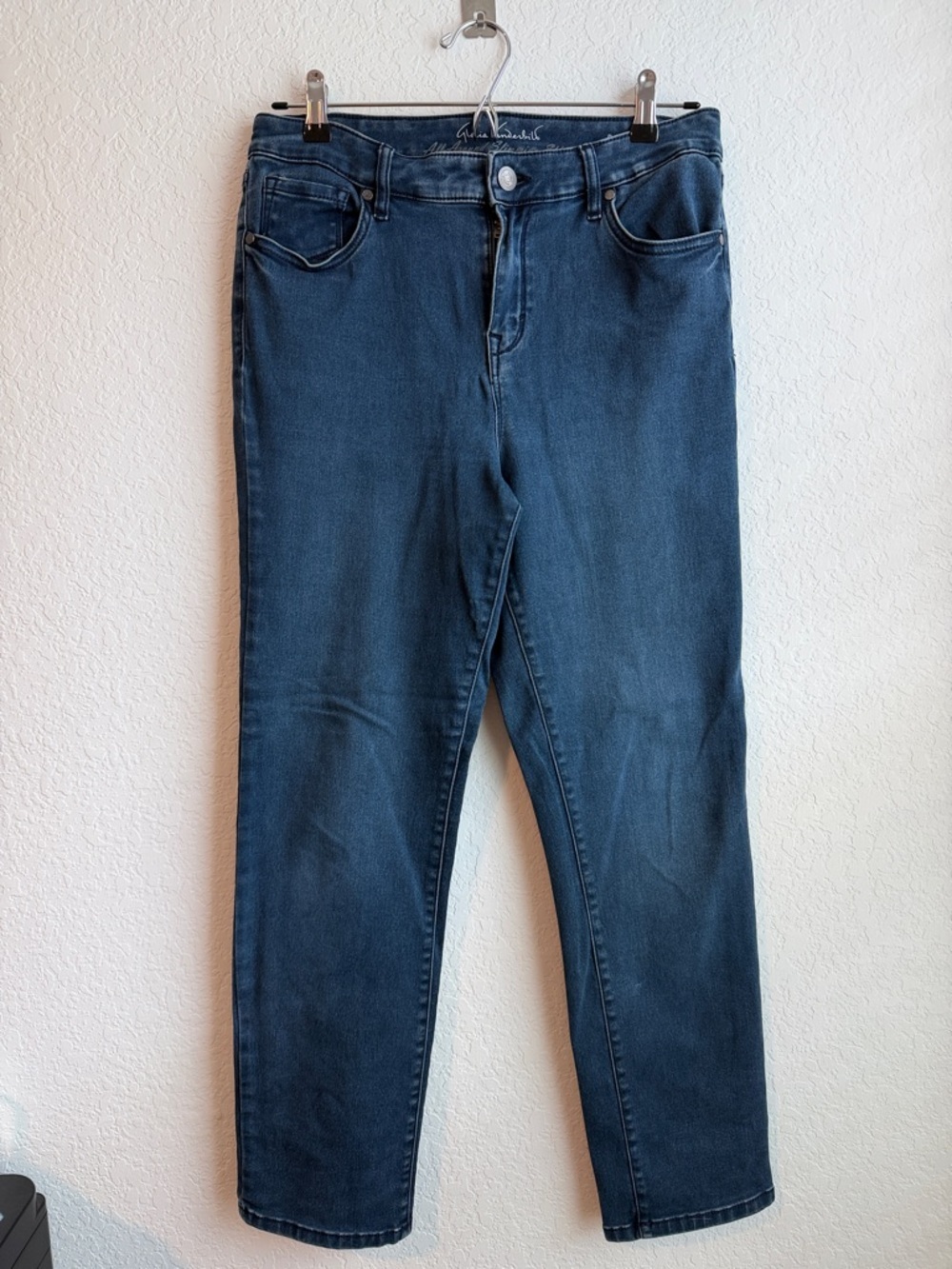 Gloria Vanderbilt "Slimming" Blue Straight-Leg Jeans